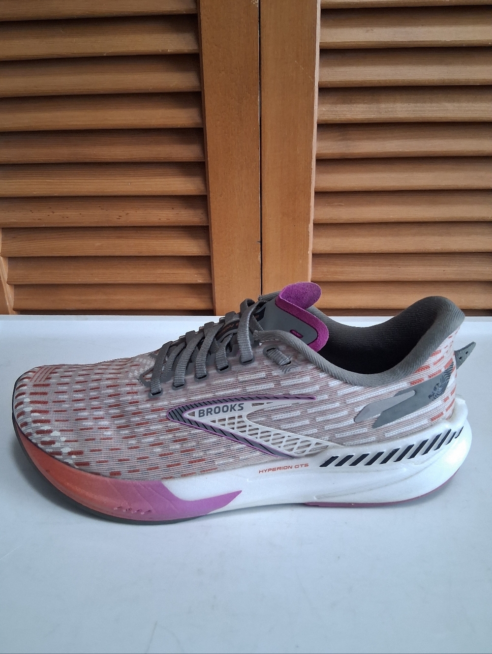 Brooks Hyperion GTS Women's Running Shoe * Size: 8.5 (Medium)